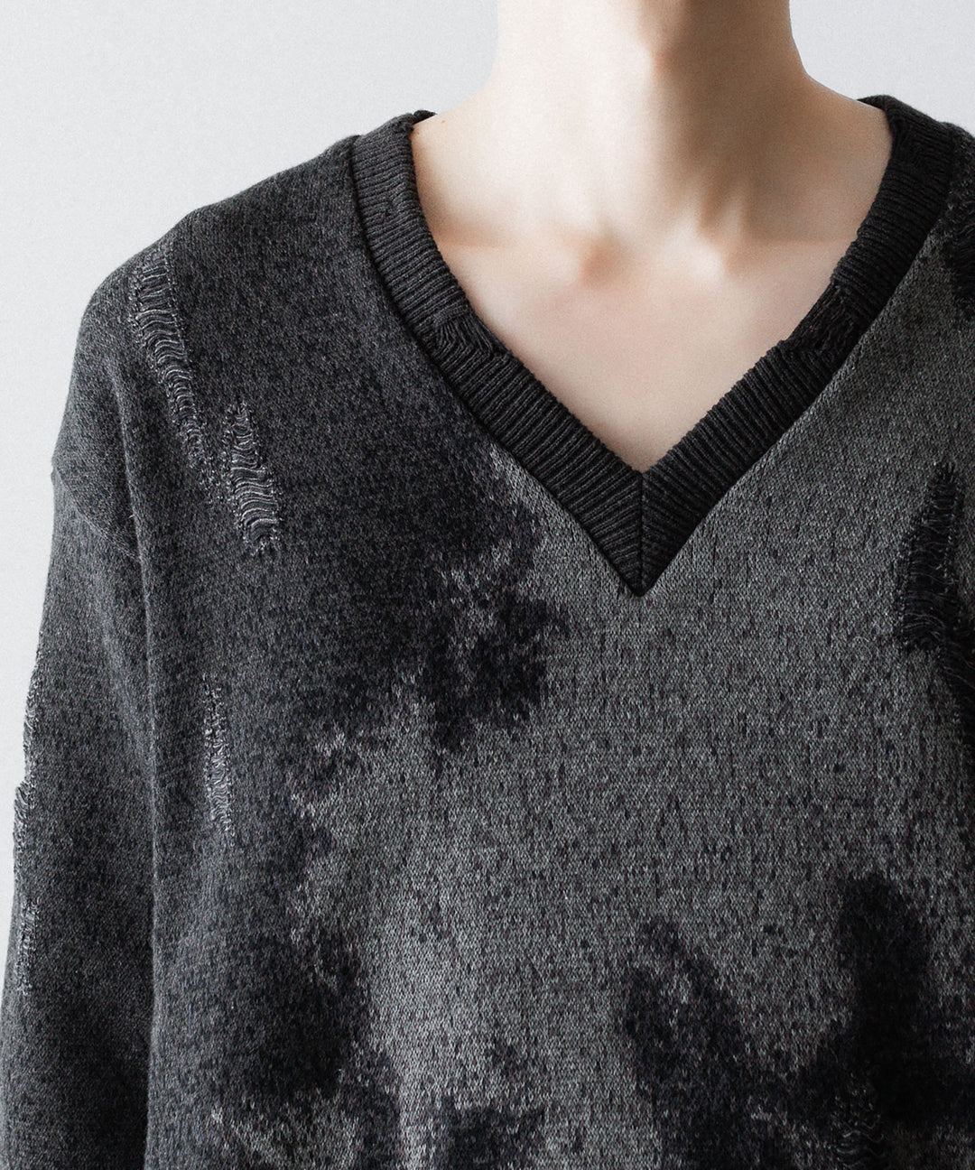 SUBLATIONS サブレーションズの26SSのANIMAL JACQUARD V-NECK KNIの公式通販サイトsession福岡セレクトショップ