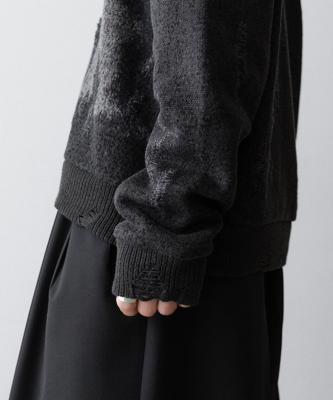 SUBLATIONS サブレーションズの26SSのANIMAL JACQUARD V-NECK KNIの公式通販サイトsession福岡セレクトショップ