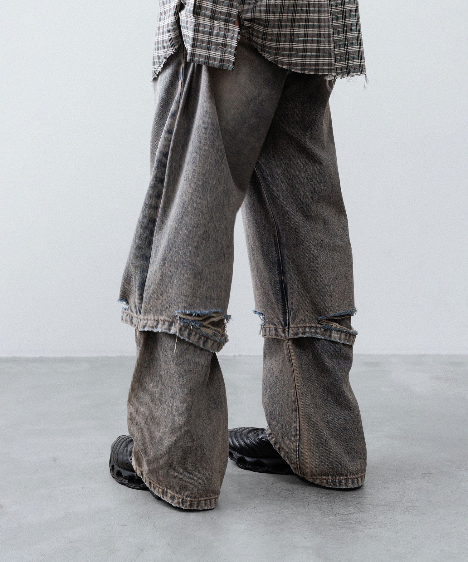 CODA デニム CODA / コーダ】GREY ACID WASH EXTENDED CUT LUFT JEANS - GREY ACID