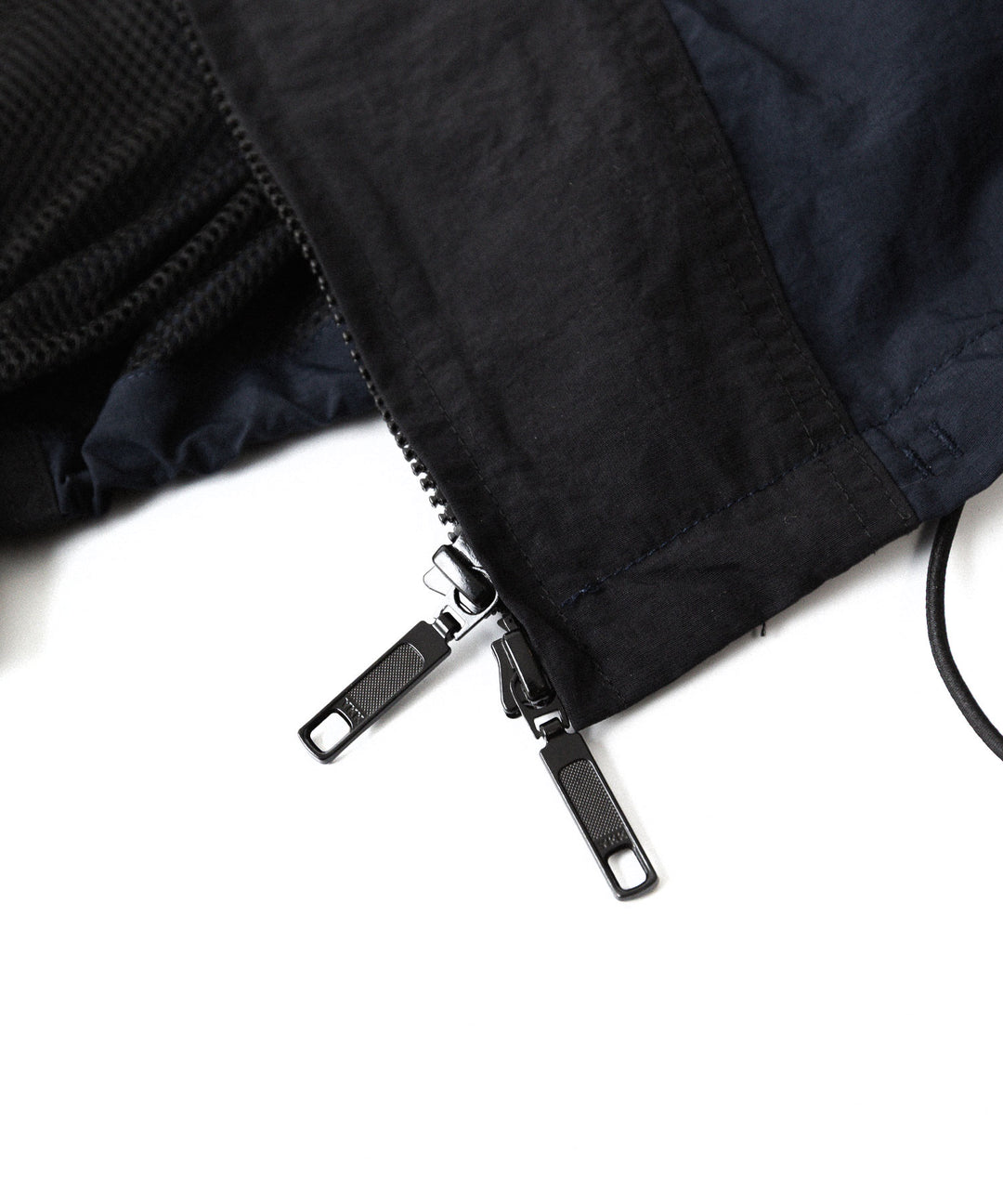 UJOH((ウジョー)×Reebok(リーボック)のZIP STAND COLLAR BLOUSON - BLACKの公式通販サイトsession福岡セレクトショップ