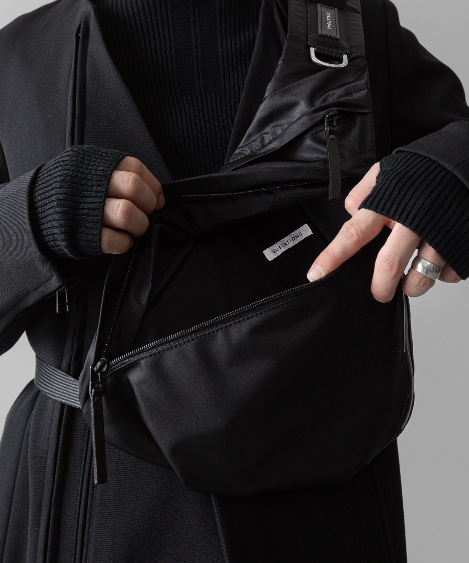 SUBLATIONS サブレーションズのTRIANGLE SLING BAG S - BLACKの公式通販サイトsession福岡セレクトショップ