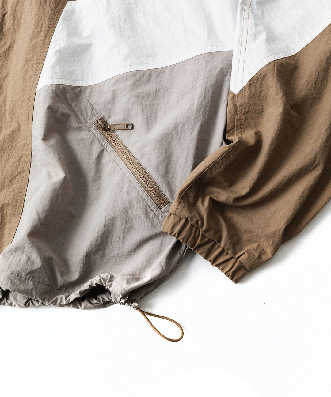 UJOH((ウジョー)×Reebok(リーボック)のZIP STAND COLLAR BLOUSON - BEIGEの公式通販サイトsession福岡セレクトショップ