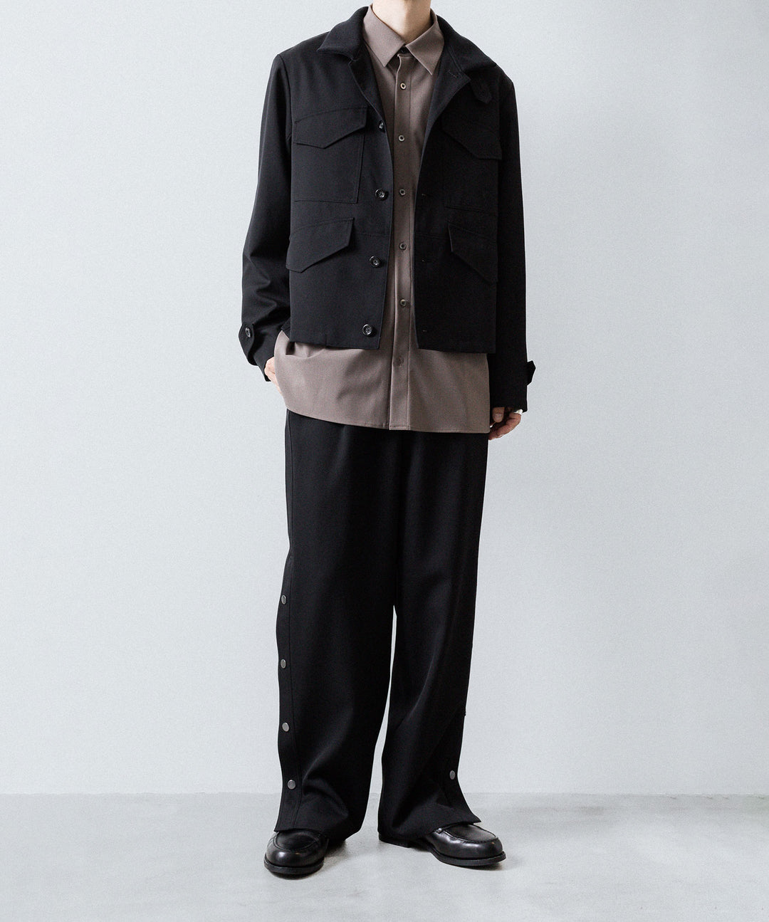 UJOH - ウジョーのBUTTON SLIT PNTのBLACK 公式通販サイトsession福岡セレクトショップ