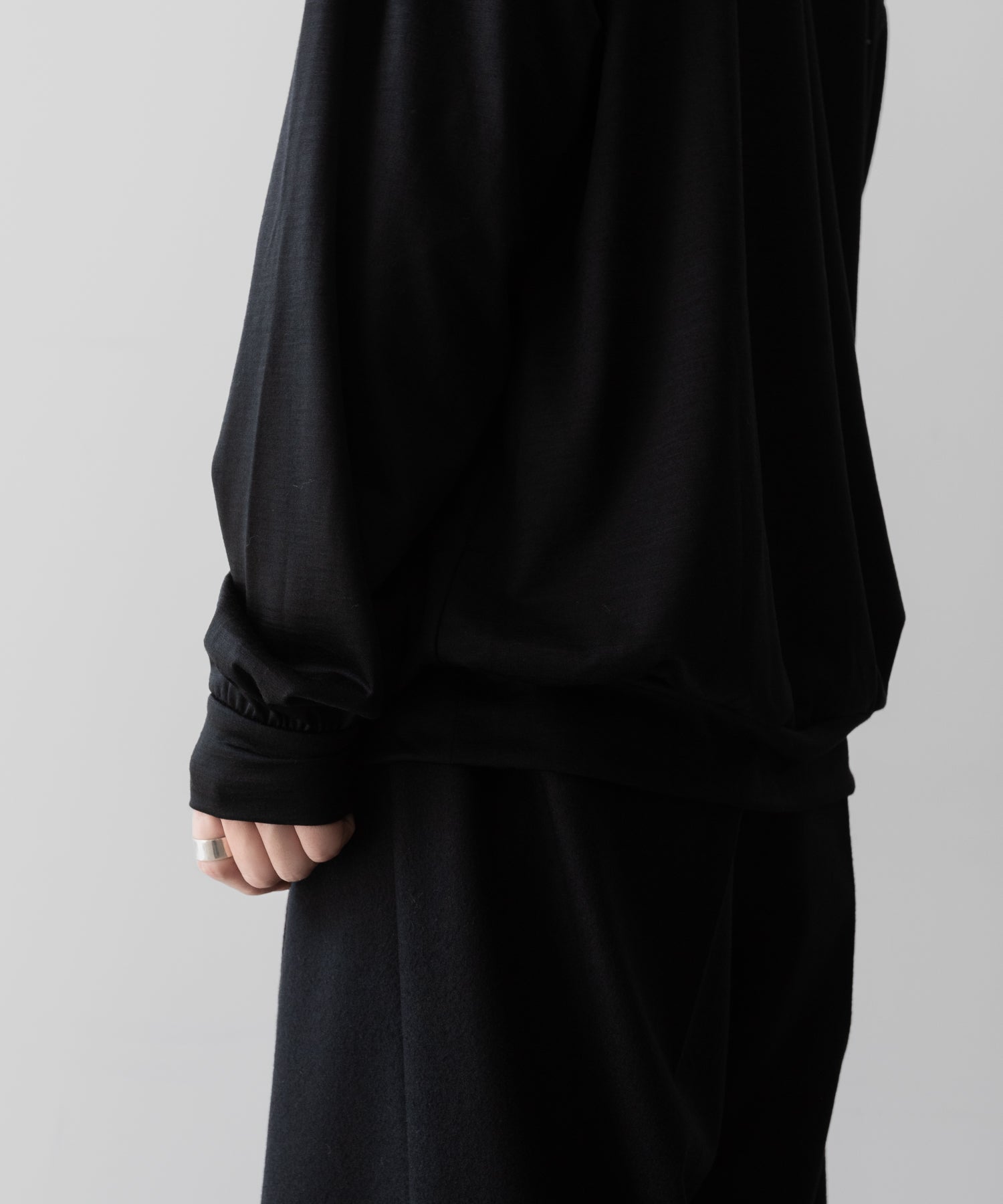 INTÉRIM(インテリム)のEXTRA FINE MERINO WOOL JERSEY HIGH NECK HALF ZIP - BLACKの公式通販サイトsession福岡セレクトショップ