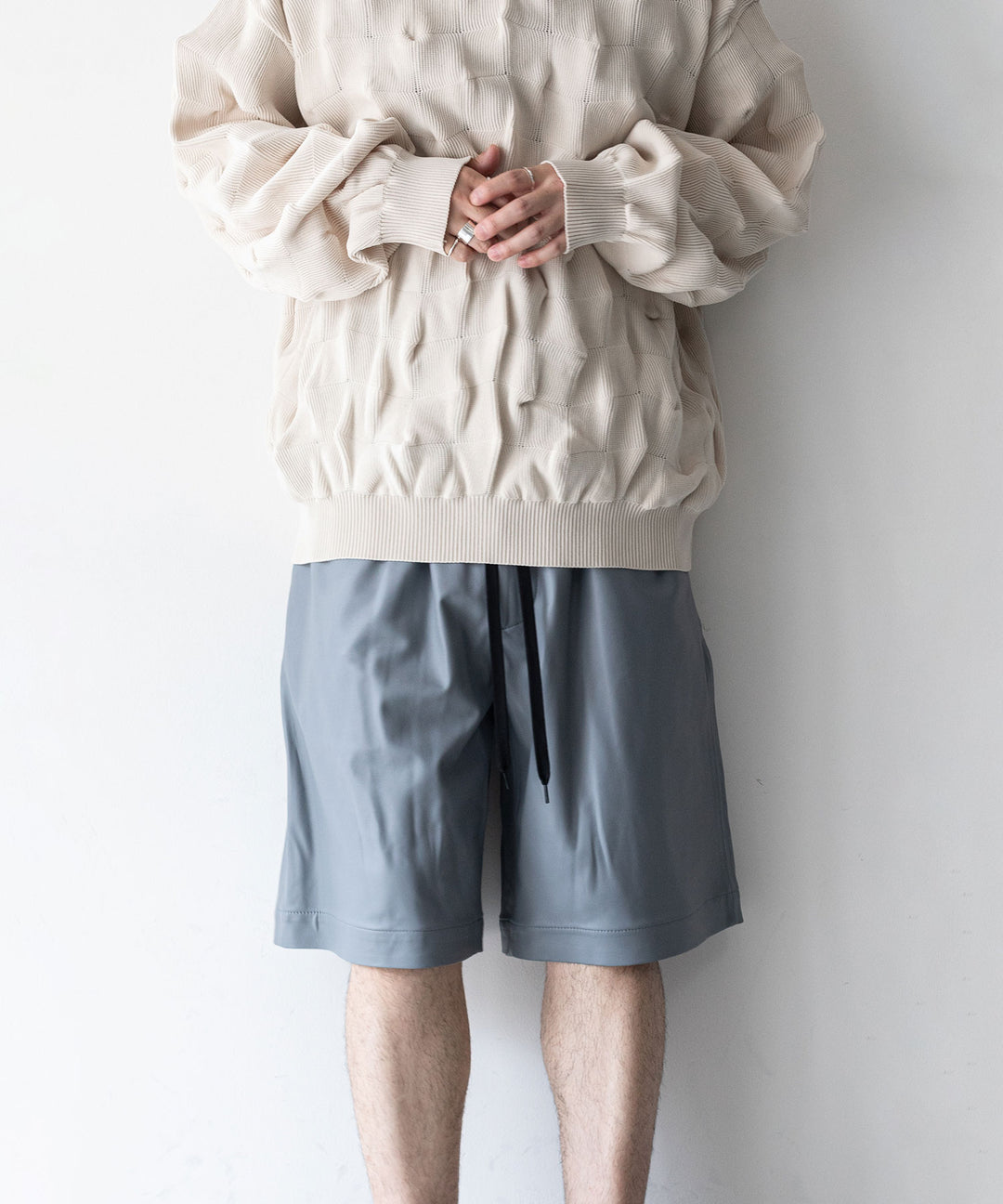 stein(シュタイン)の23AWコレクションLEATHER WIDE EASY SHORT TROUSERSのBLUE GREY