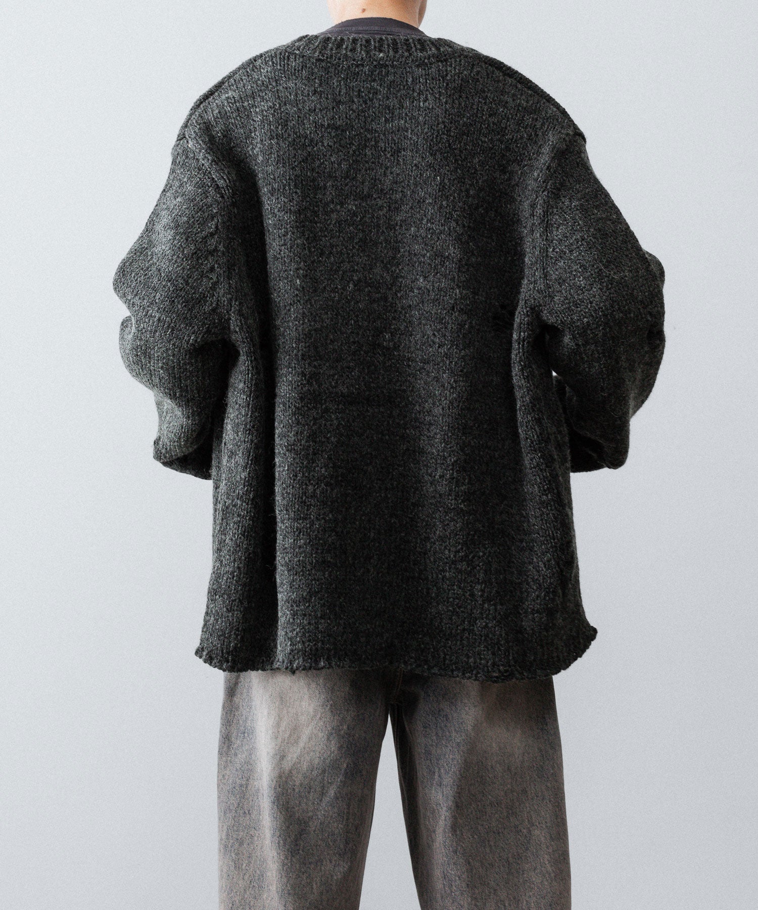 【CODA】DARK GREY 90S ROUND NECK THRASHED CARDIGAN - DARK GREY