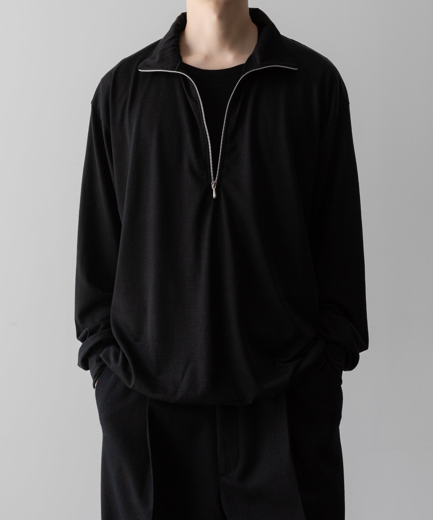 INTÉRIM(インテリム)のEXTRA FINE MERINO WOOL JERSEY HIGH NECK HALF ZIP - BLACKの公式通販サイトsession福岡セレクトショップ