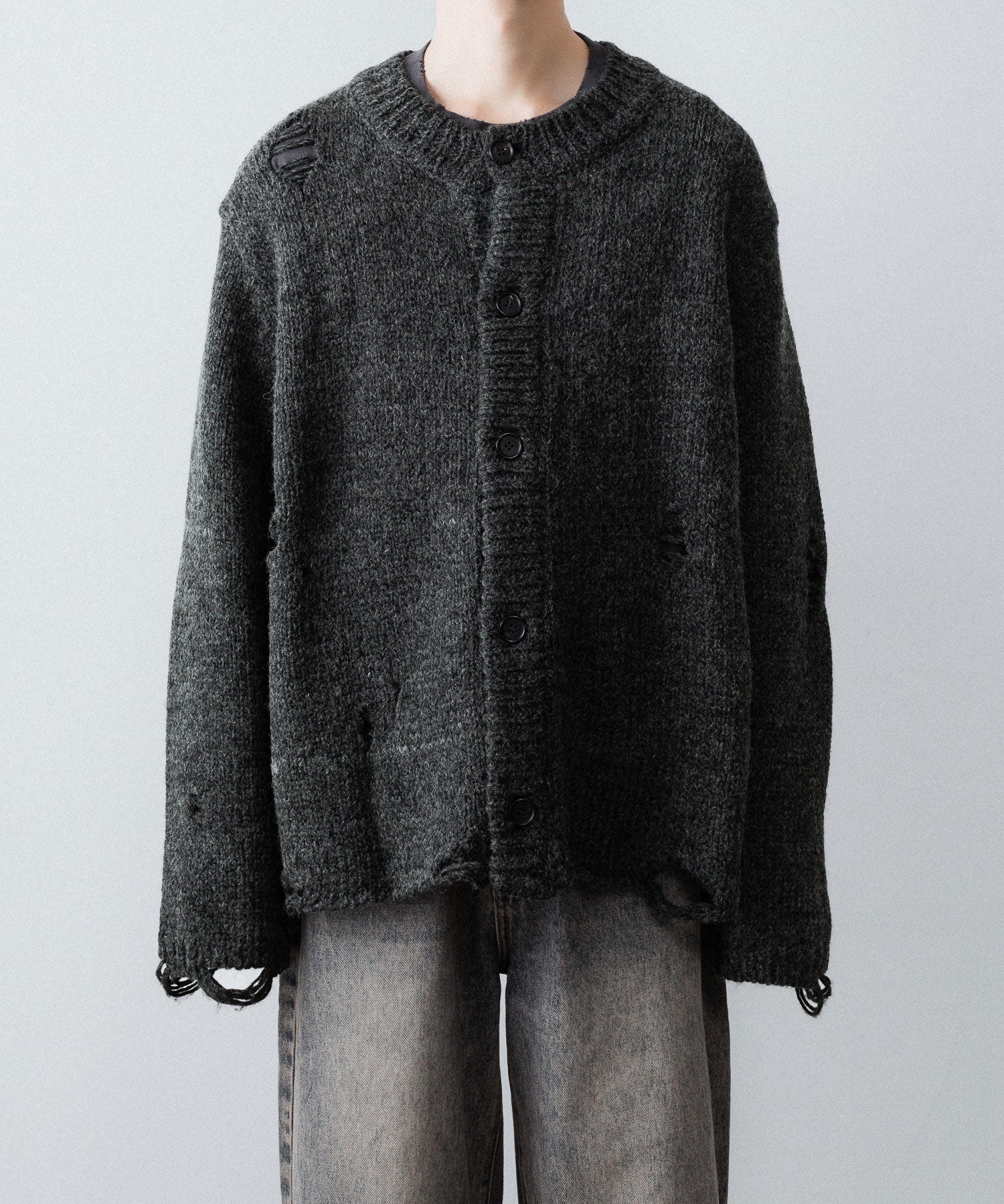 【CODA】DARK GREY 90S ROUND NECK THRASHED CARDIGAN - DARK GREY