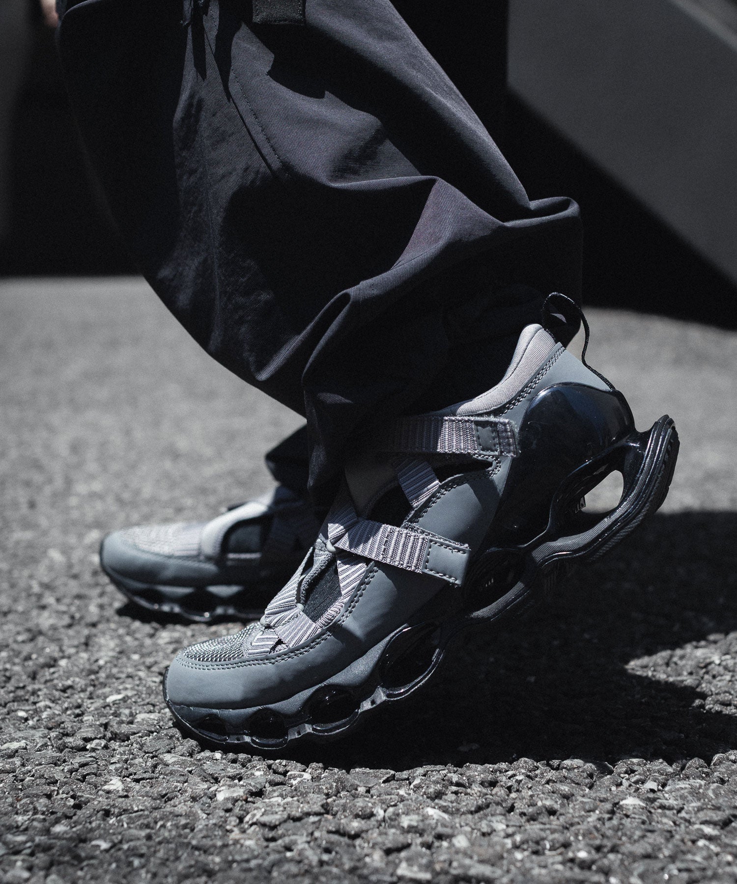【値引き不可】MIZUNO/ミズノSMUWAVE PROPHECY STRAP MIZUNO / ミズノ】WAVE PROPHECY STRAP - QUIET SHADE / BLACK | 公式