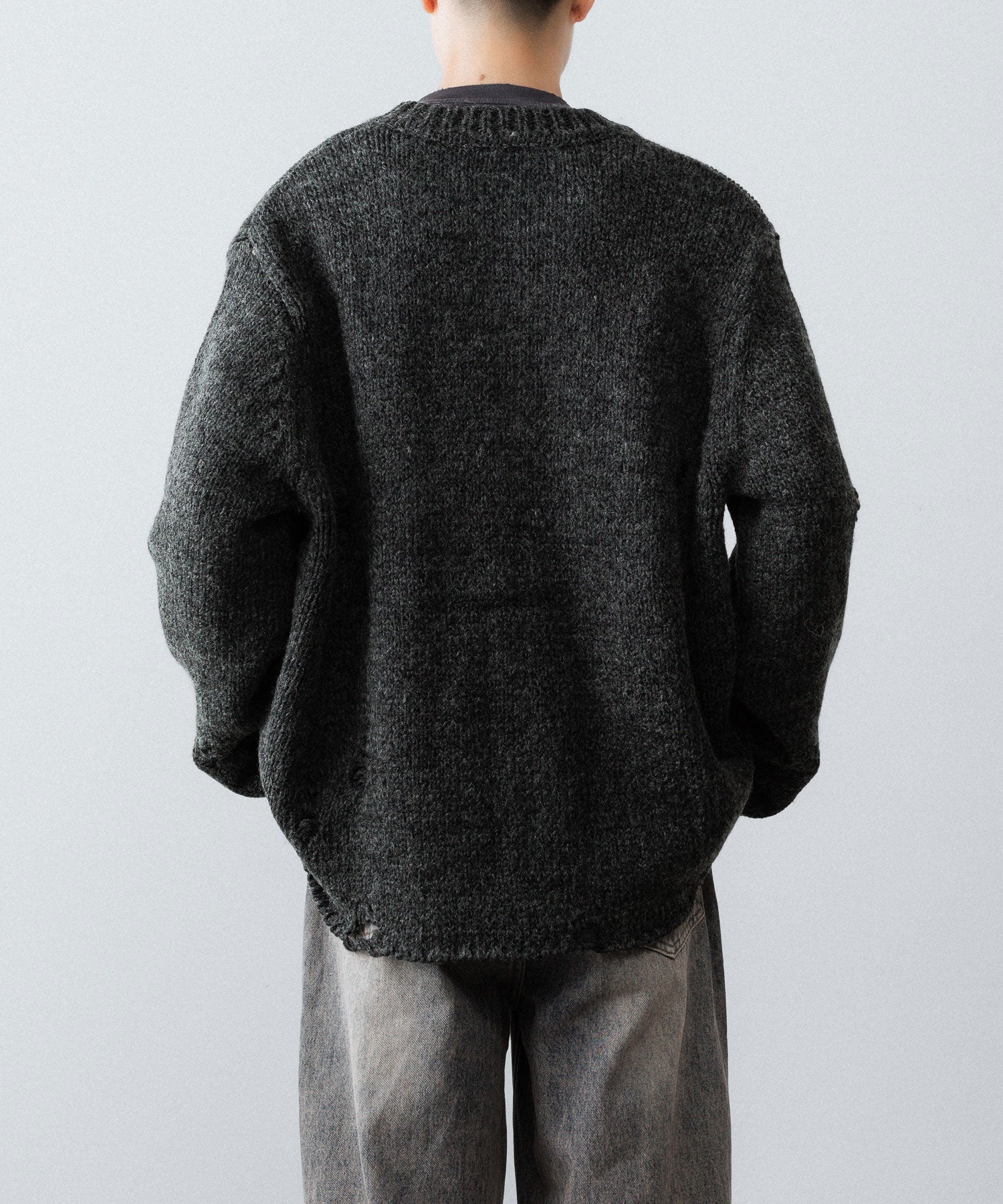 【CODA】DARK GREY 90S ROUND NECK THRASHED CARDIGAN - DARK GREY