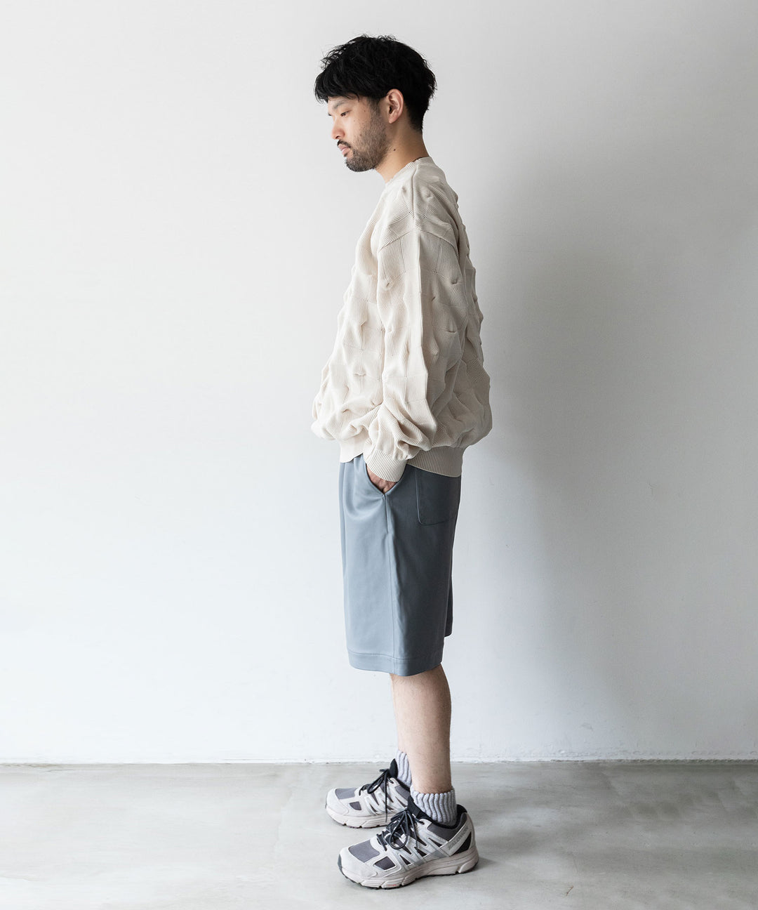 stein(シュタイン)の23AWコレクションLEATHER WIDE EASY SHORT TROUSERSのBLUE GREY