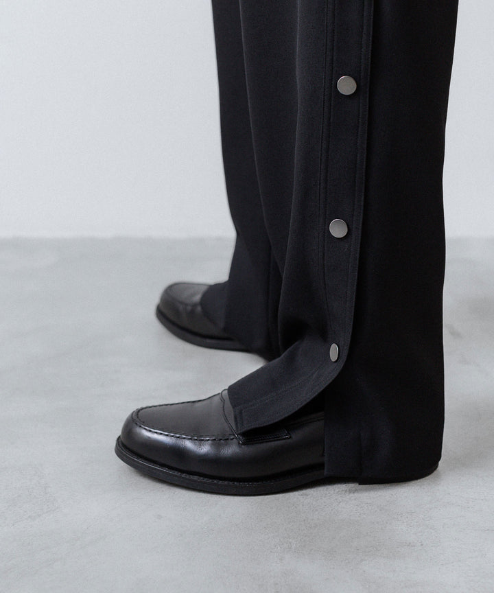 UJOH - ウジョーのBUTTON SLIT PNTのBLACK 公式通販サイトsession福岡セレクトショップ