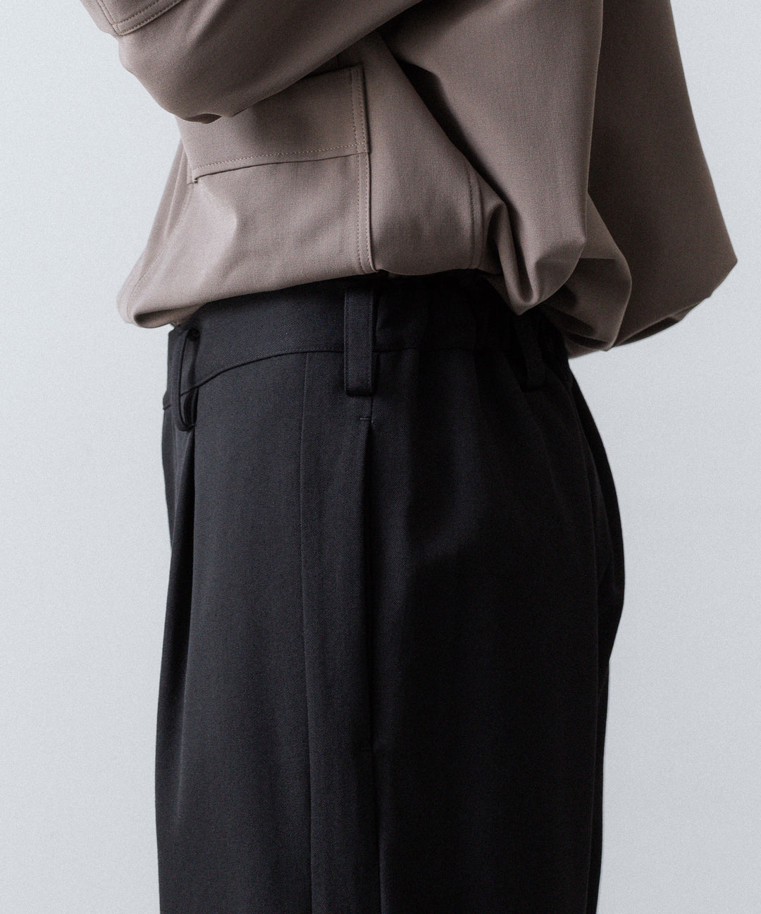 UJOH - ウジョーのBUTTON SLIT PNTのBLACK 公式通販サイトsession福岡セレクトショップ