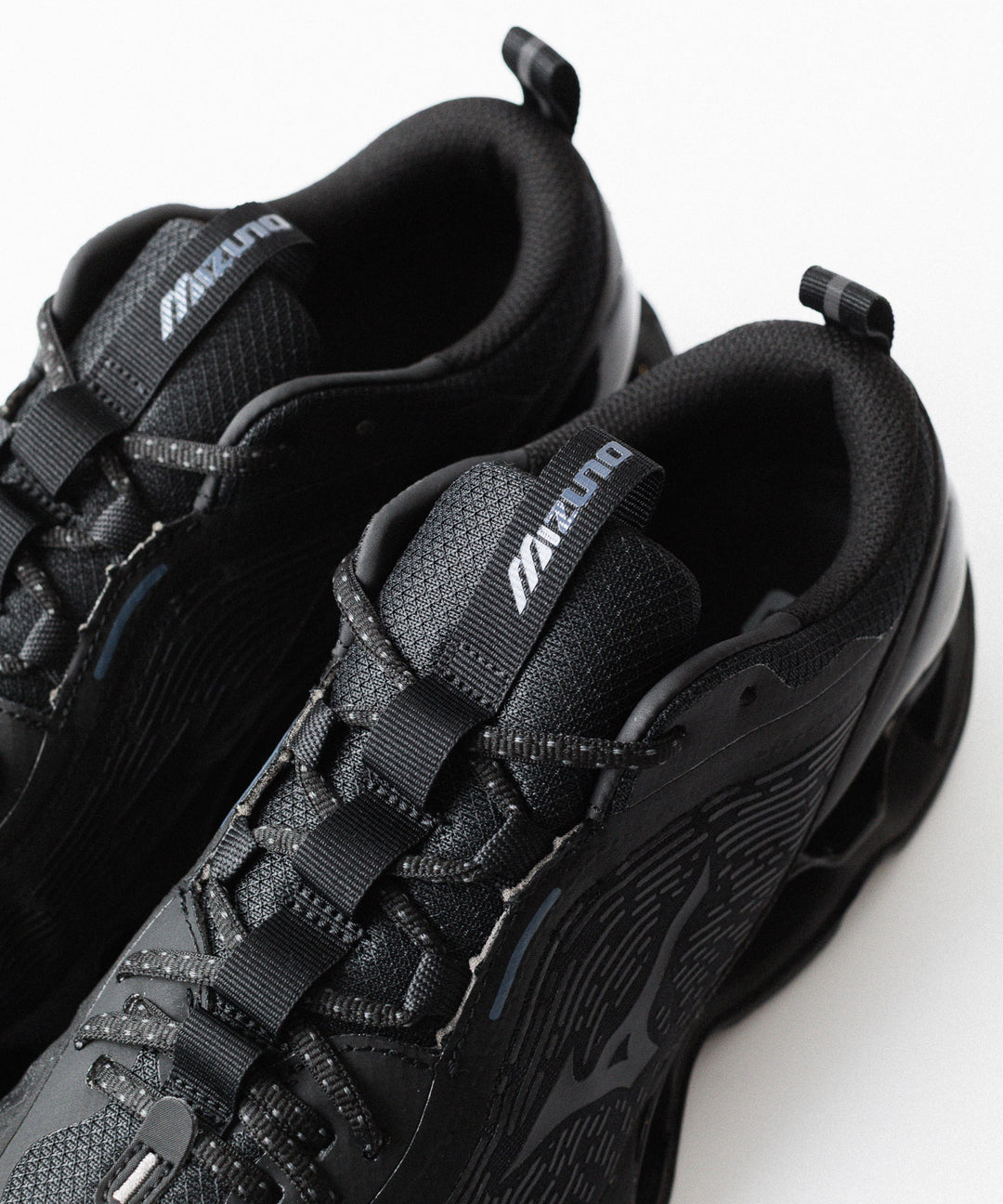MIZUNO(ミズノ)のWAVE PROPHECY 13.2 - BLACK / BLACK / IRON GATEの公式通販サイトsession福岡セレクトショップ
