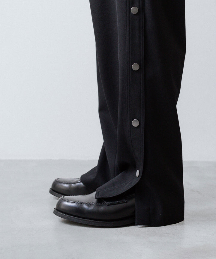 UJOH - ウジョーのBUTTON SLIT PNTのBLACK 公式通販サイトsession福岡セレクトショップ