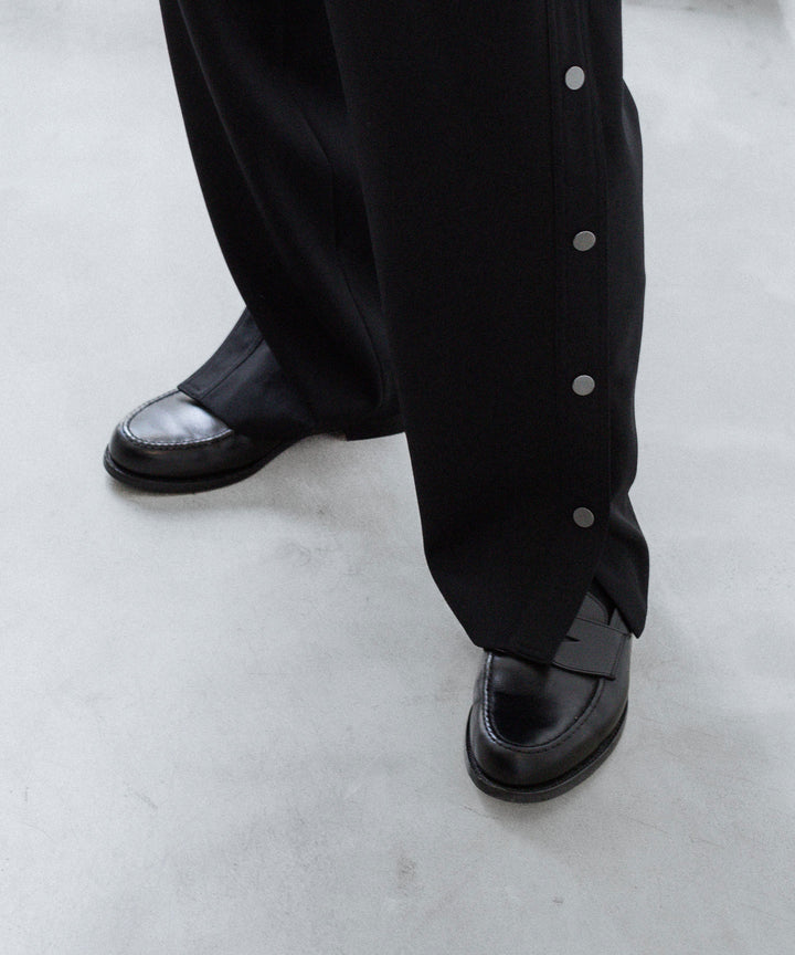 UJOH - ウジョーのBUTTON SLIT PNTのBLACK 公式通販サイトsession福岡セレクトショップ