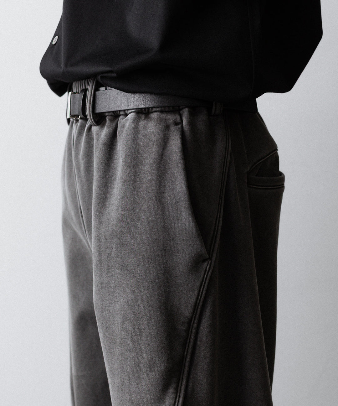 【KANEMASA PHIL.】36G FINE SWEAT DRAPING EASY PANTS - CHARCOAL PIGMENT