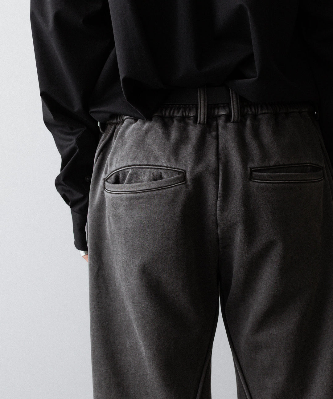 【KANEMASA PHIL.】36G FINE SWEAT DRAPING EASY PANTS - CHARCOAL PIGMENT