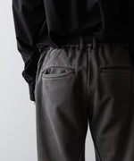 画像をギャラリービューアに読み込む, 【KANEMASA PHIL.】36G FINE SWEAT DRAPING EASY PANTS - CHARCOAL PIGMENT

