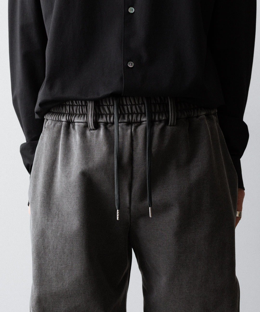 【KANEMASA PHIL.】36G FINE SWEAT DRAPING EASY PANTS - CHARCOAL PIGMENT