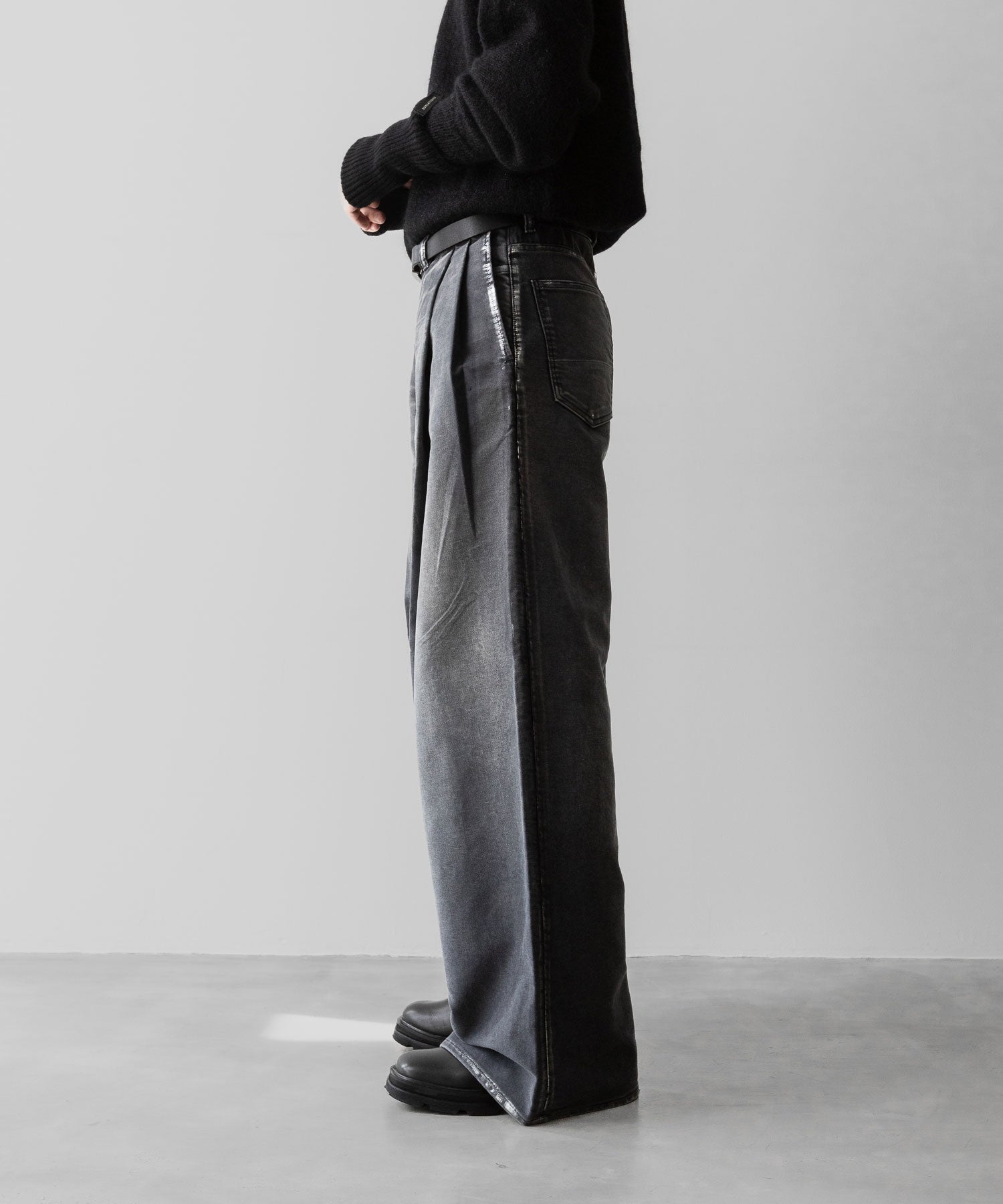 SUBLATIONS サブレーションズのMOLESKINE 2TUCK WIDE BAGGY PANTS - BLACKの公式通販サイトsession福岡セレクトショップ