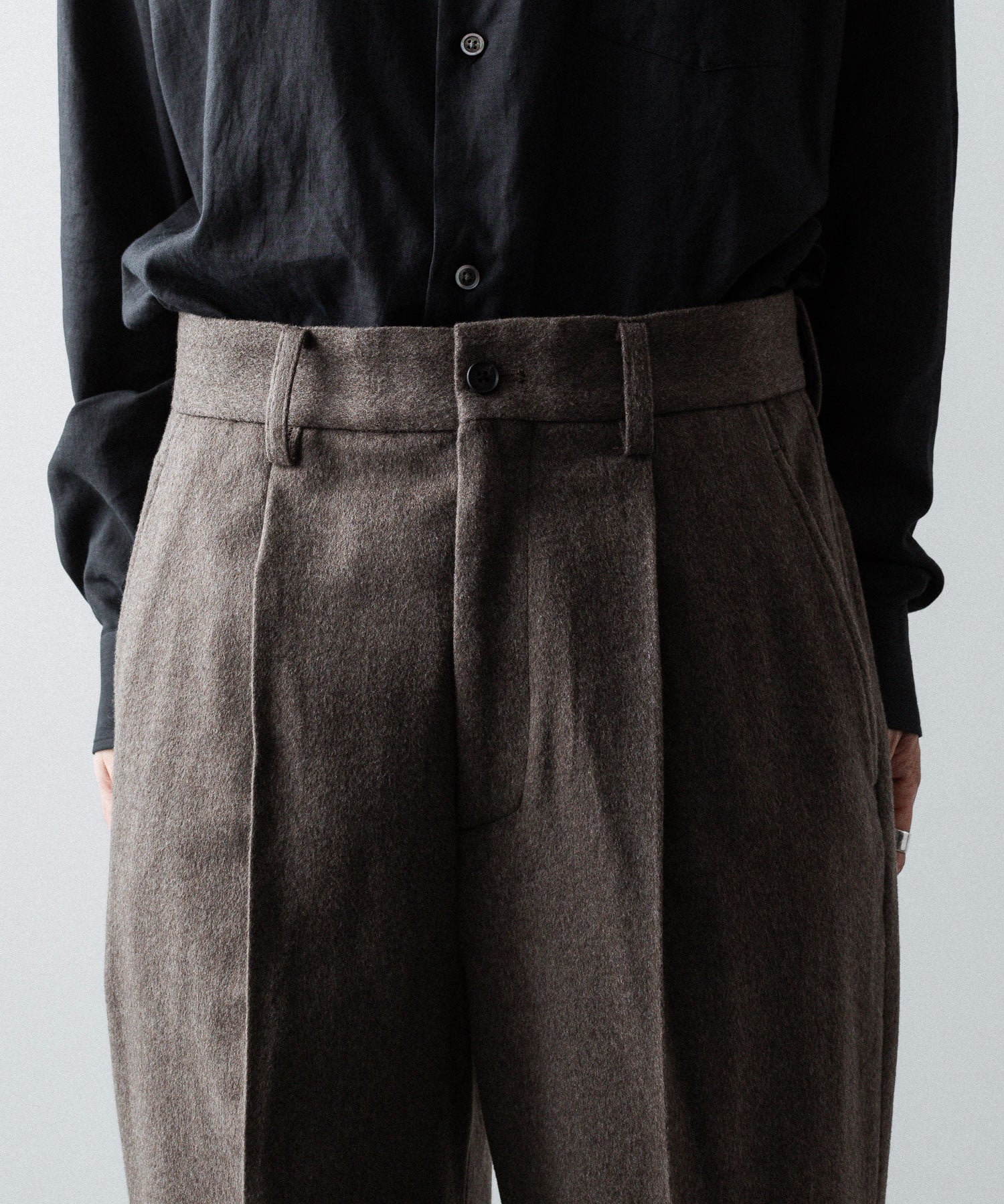 ssstein(シュタイン)のWOOL DOESKIN FLARE TROUSERS - TAUPEの公式通販サイトsession福岡セレクトショップ