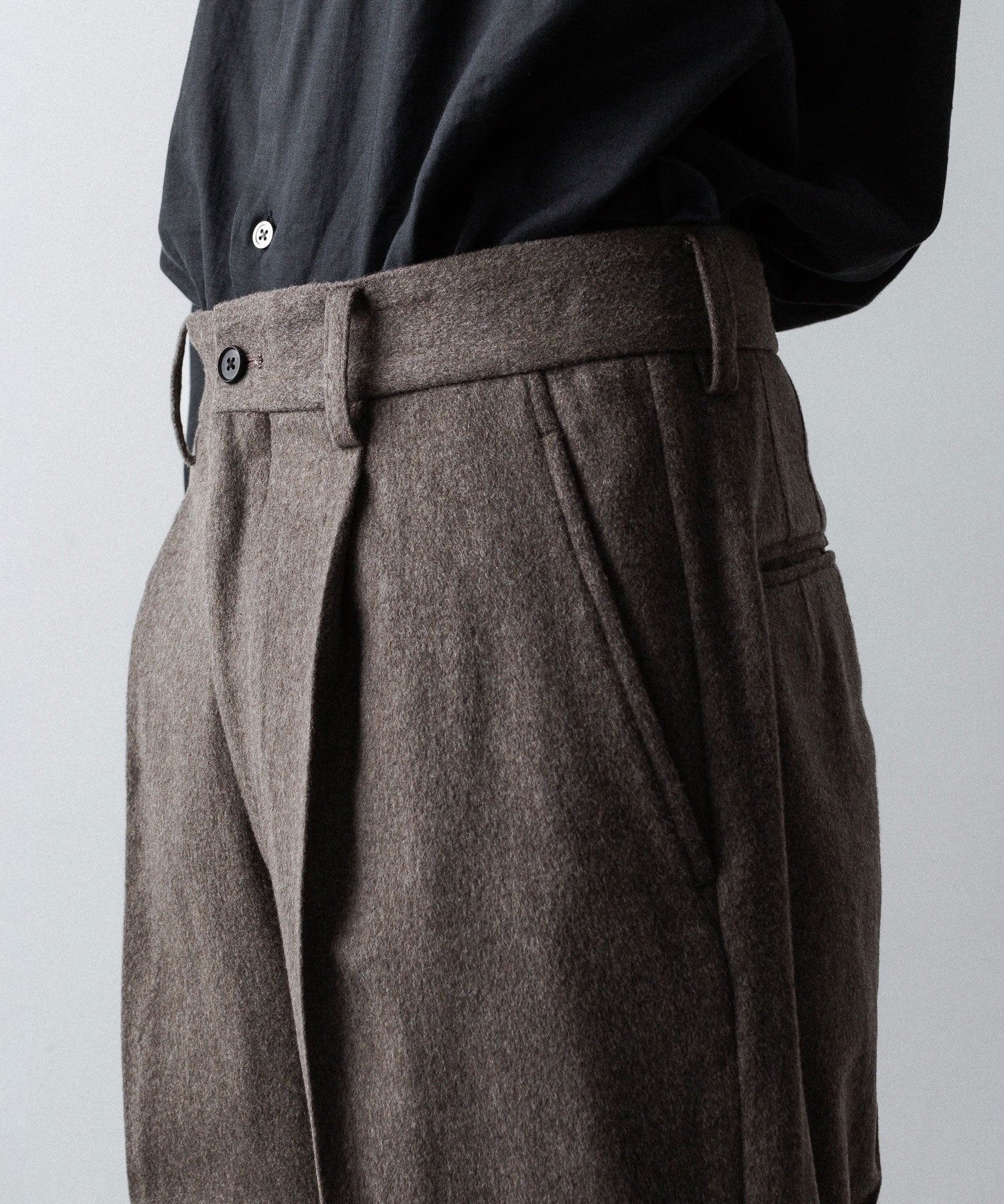 ssstein(シュタイン)のWOOL DOESKIN FLARE TROUSERS - TAUPEの公式通販サイトsession福岡セレクトショップ
