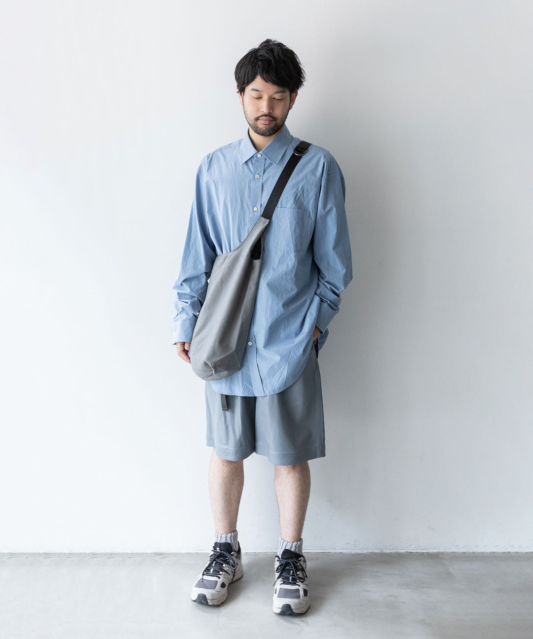 stein(シュタイン)の23AWコレクションLEATHER WIDE EASY SHORT TROUSERSのBLUE GREY