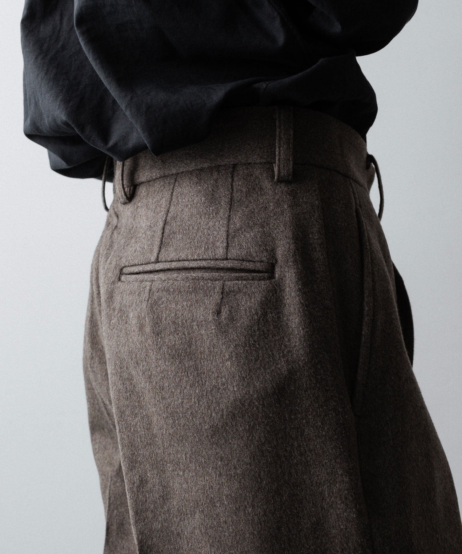 ssstein(シュタイン)のWOOL DOESKIN FLARE TROUSERS - TAUPEの公式通販サイトsession福岡セレクトショップ