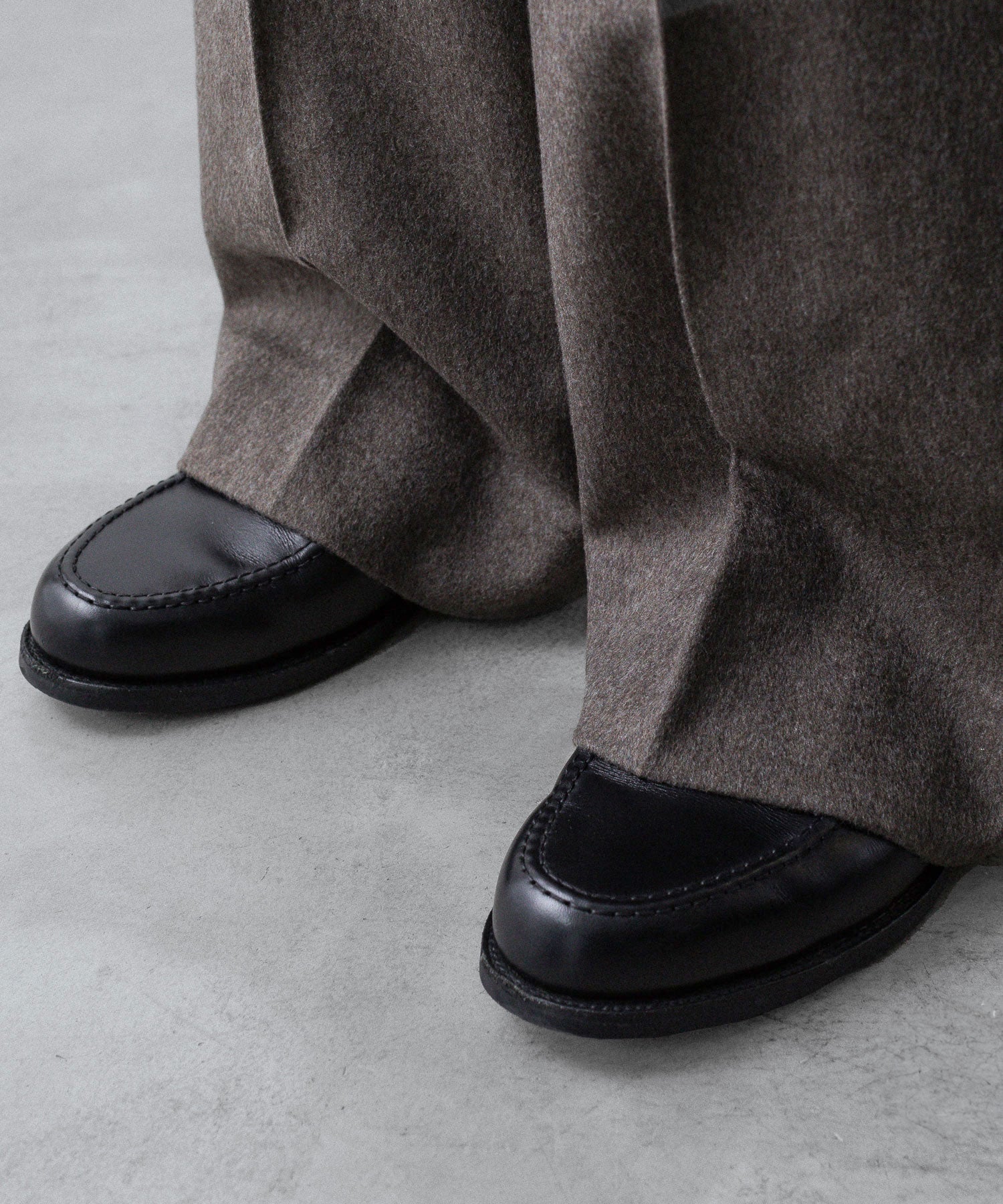 ssstein(シュタイン)のWOOL DOESKIN FLARE TROUSERS - TAUPEの公式通販サイトsession福岡セレクトショップ