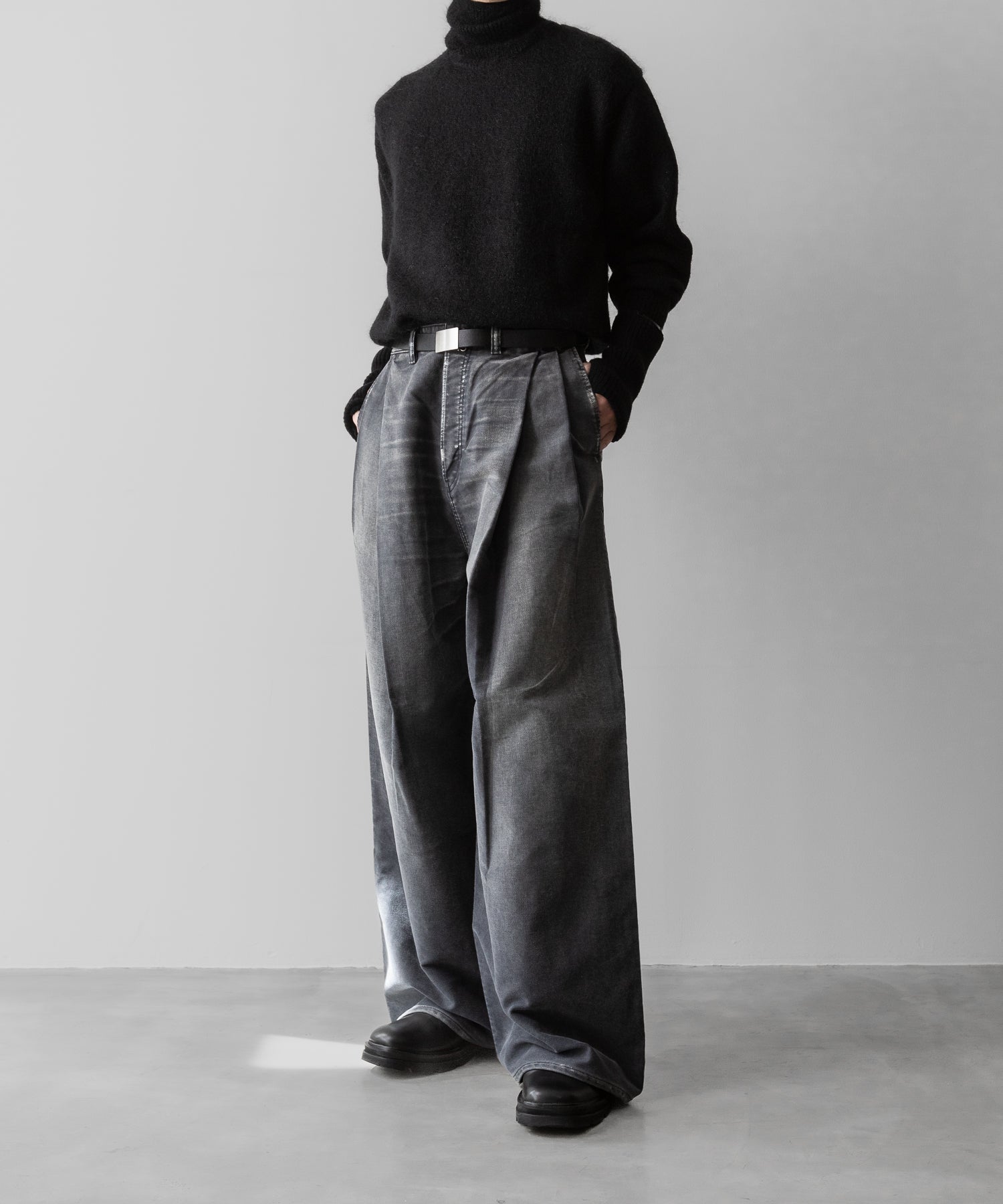 SUBLATIONS サブレーションズのMOLESKINE 2TUCK WIDE BAGGY PANTS - BLACKの公式通販サイトsession福岡セレクトショップ