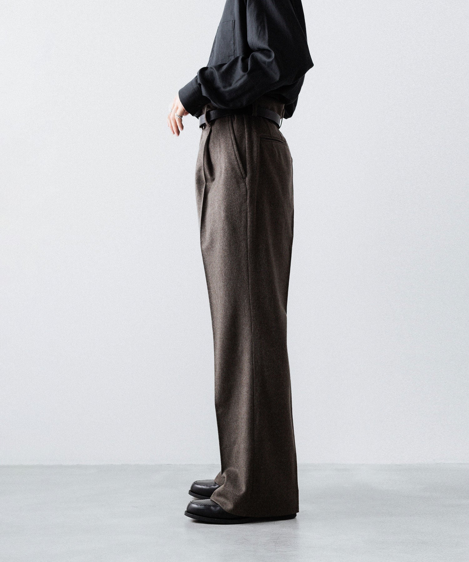 ssstein(シュタイン)のWOOL DOESKIN FLARE TROUSERS - TAUPEの公式通販サイトsession福岡セレクトショップ