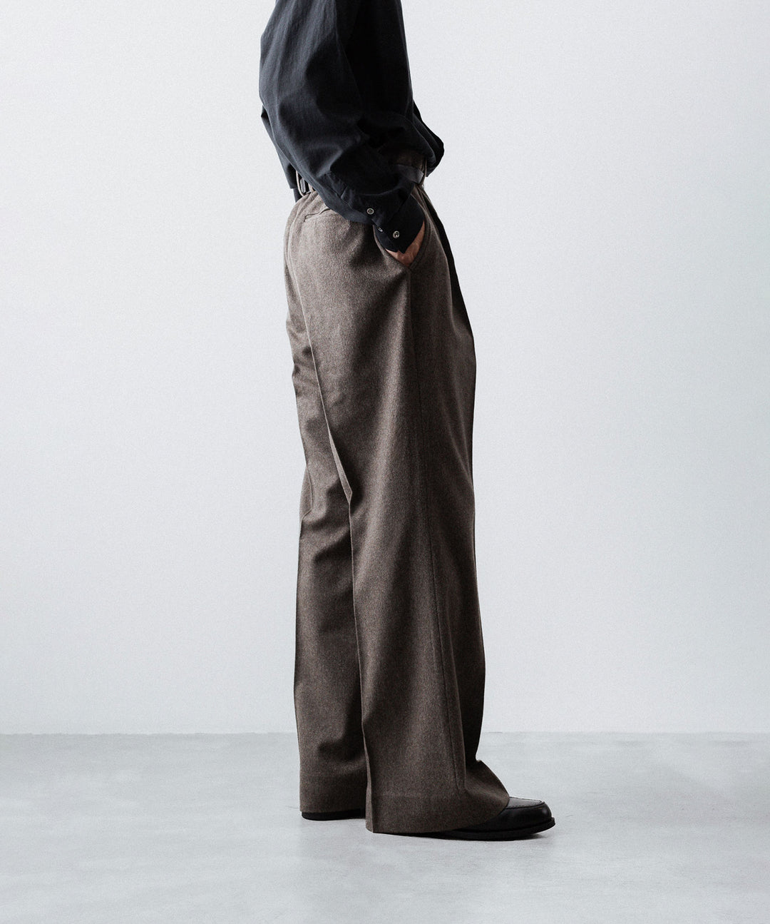 ssstein(シュタイン)のWOOL DOESKIN FLARE TROUSERS - TAUPEの公式通販サイトsession福岡セレクトショップ