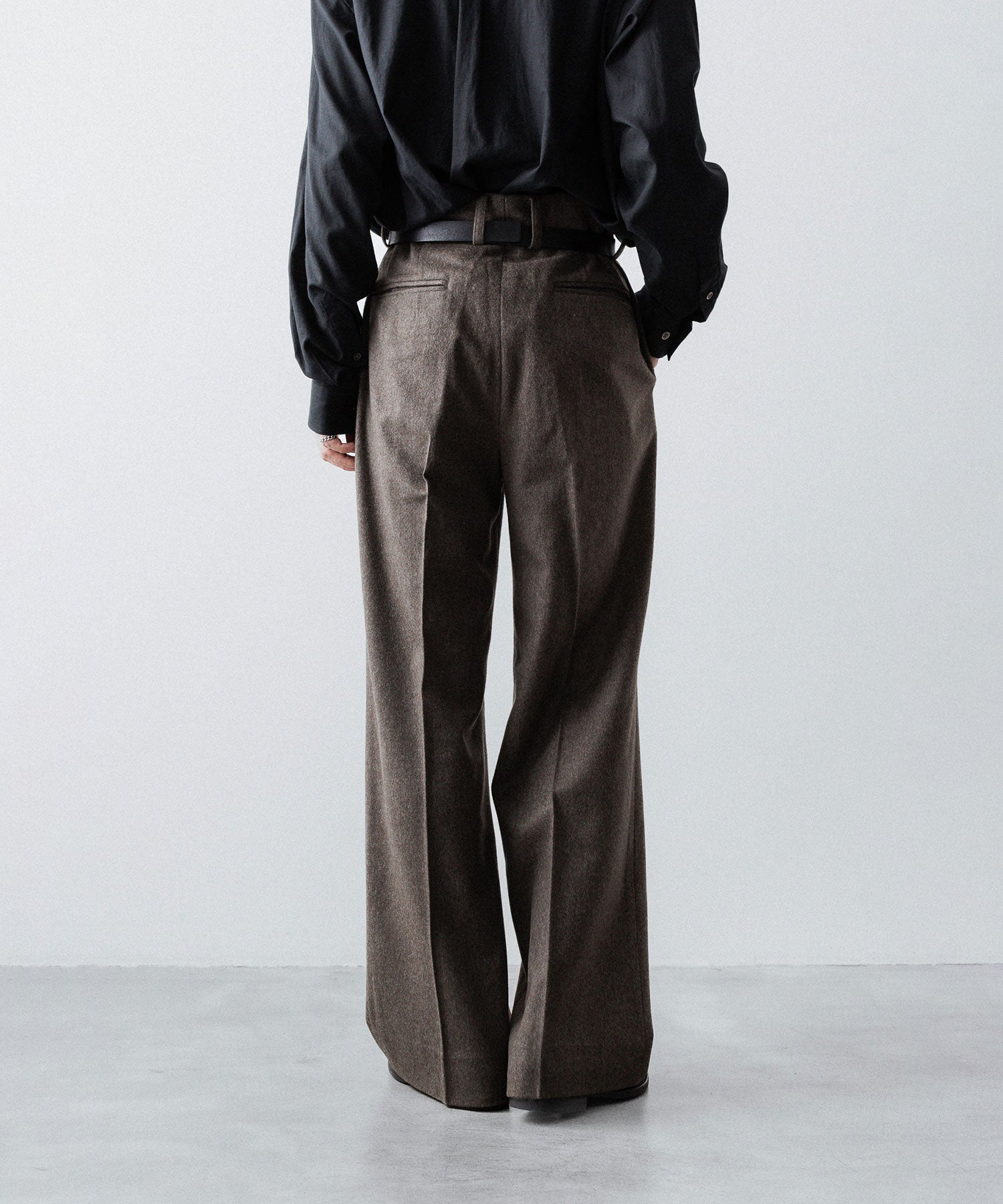 ssstein(シュタイン)のWOOL DOESKIN FLARE TROUSERS - TAUPEの公式通販サイトsession福岡セレクトショップ