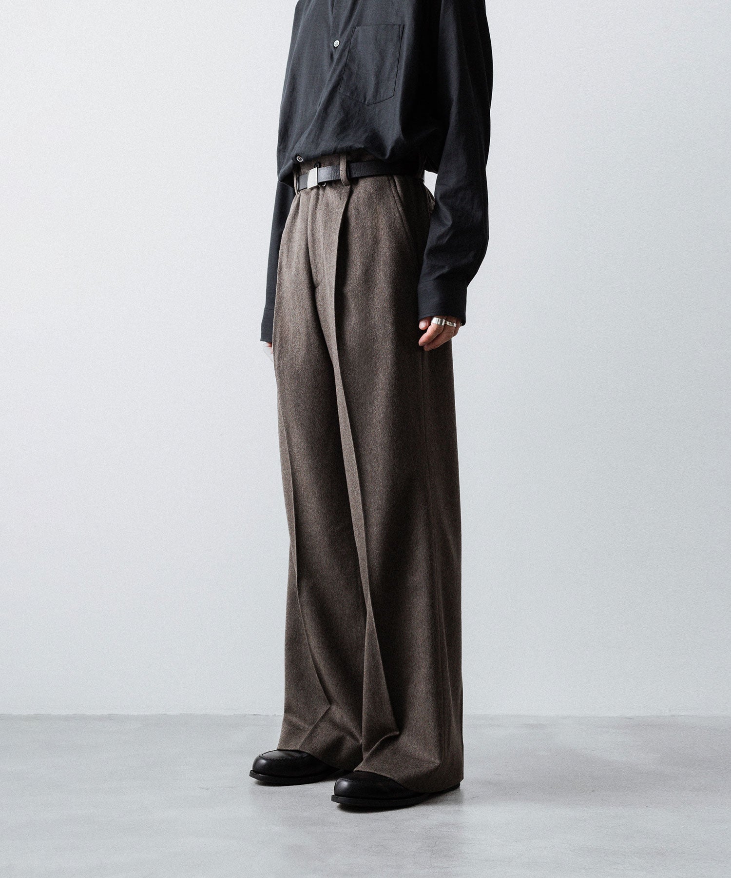ssstein(シュタイン)のWOOL DOESKIN FLARE TROUSERS - TAUPEの公式通販サイトsession福岡セレクトショップ
