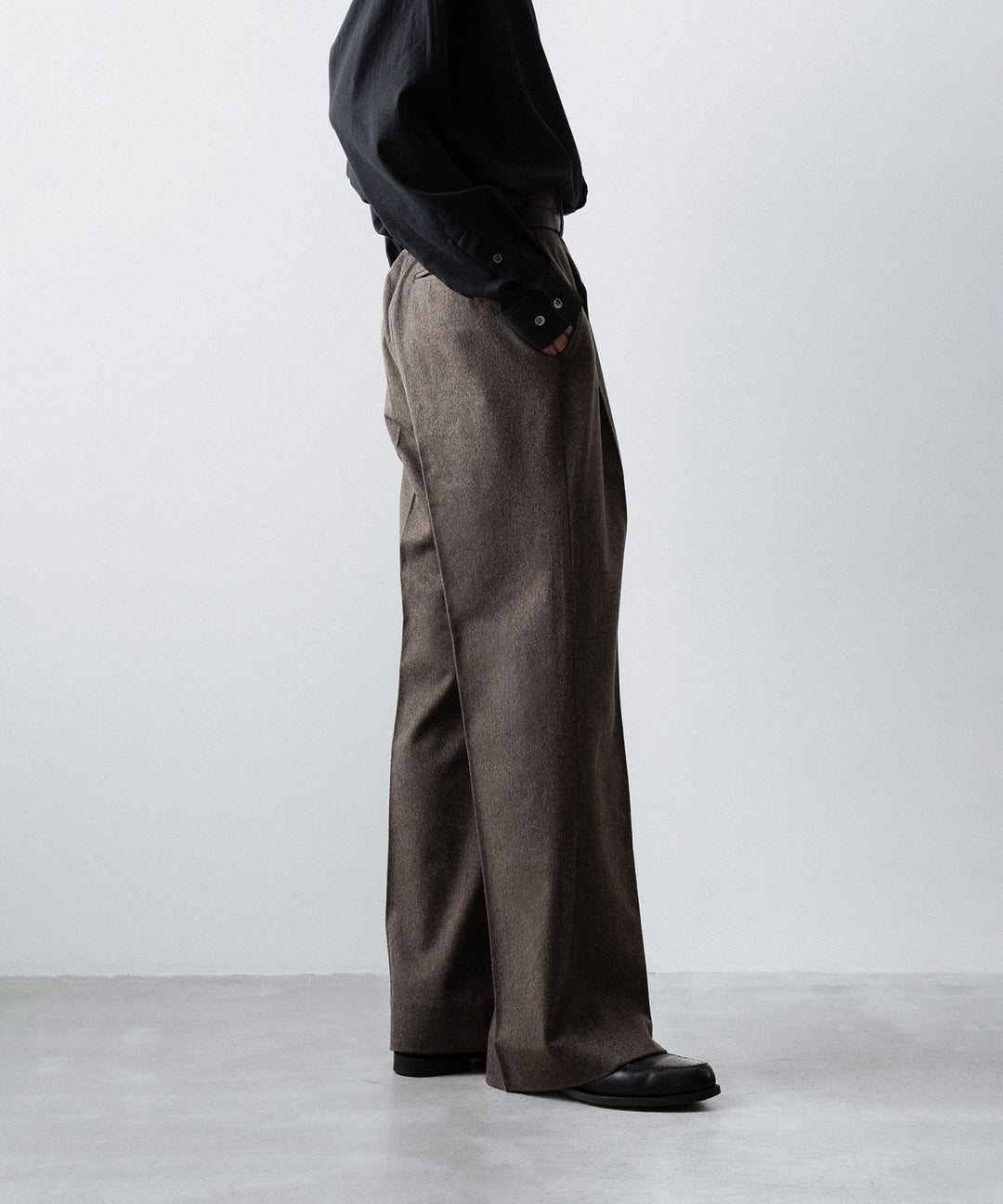 ssstein(シュタイン)のWOOL DOESKIN FLARE TROUSERS - TAUPEの公式通販サイトsession福岡セレクトショップ