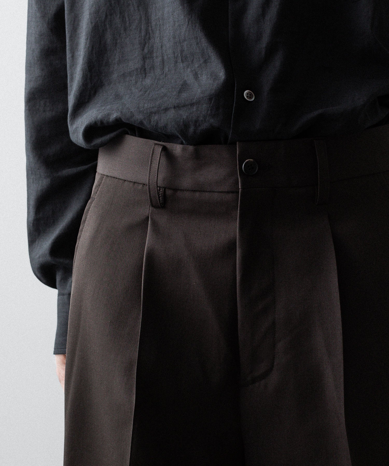 ssstein / シュタイン】FLARE TROUSERS - GREY KHAKI | 公式通販サイト