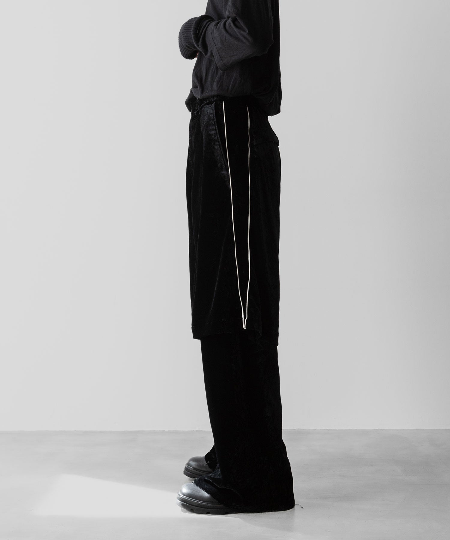 【SUBLATIONS】VELVET TRANSFORM EASY TRACK PANTS - BLACK