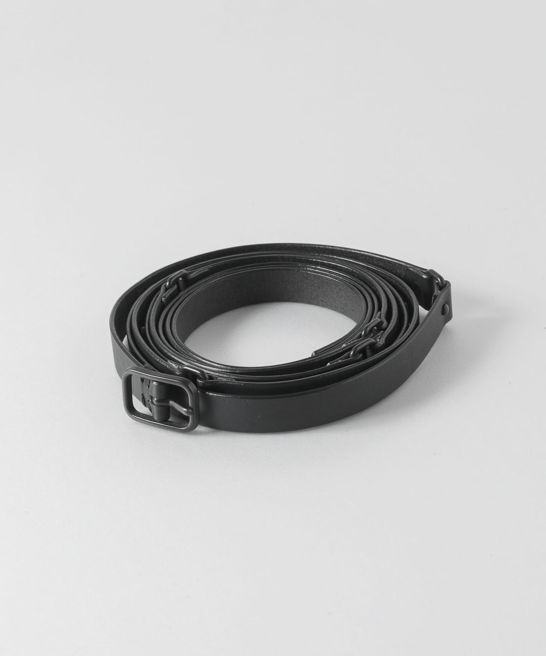 ato(アトウ)のコレクションの定番のCOWHIDE DOUBLE BELTのBLACK