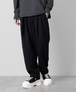 ATTACHMENT(アタッチメント)のPE STRETCH DOUBLE CLOTH BELTED TAPERED FIT TROUSERSのBLACK  代替テキストを編集