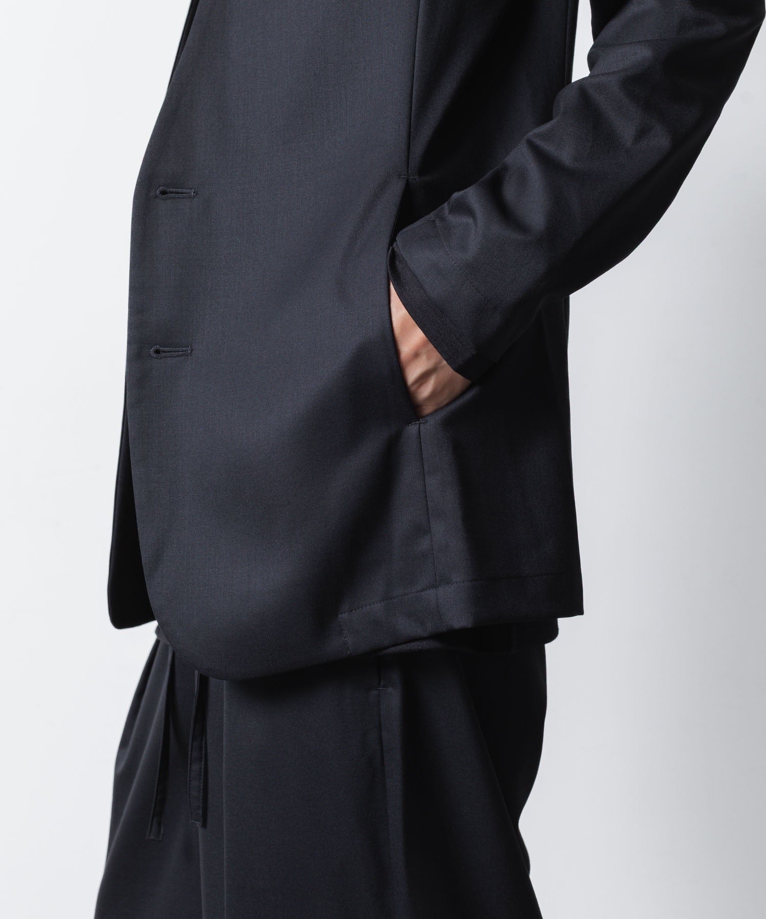 ATTACHMENT アタッチメントのT/W/SI STRETCH GABARDINE COLLARLESS JKT - D.NAVYの公式通販サイトsession福岡セレクトショップ