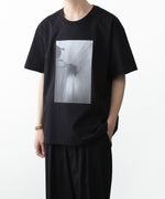 画像をギャラリービューアに読み込む, ATTACHMENT アタッチメントの30//2 SUVIN JERSEY PRINT TEE - BLACKの公式通販サイトsession福岡セレクトショップ
