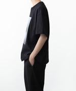 画像をギャラリービューアに読み込む, ATTACHMENT アタッチメントの30//2 SUVIN JERSEY PRINT TEE - BLACKの公式通販サイトsession福岡セレクトショップ
