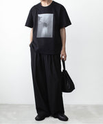 画像をギャラリービューアに読み込む, ATTACHMENT アタッチメントの30//2 SUVIN JERSEY PRINT TEE - BLACKの公式通販サイトsession福岡セレクトショップ
