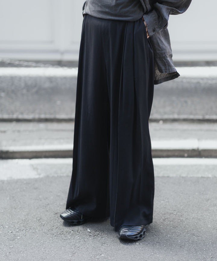 ANTHEM A-アンセムエーのSILKY VISCOSE 2TUCK FLARE EASY PANTSのBLACK 公式通販サイトsession福岡セレクトショップ