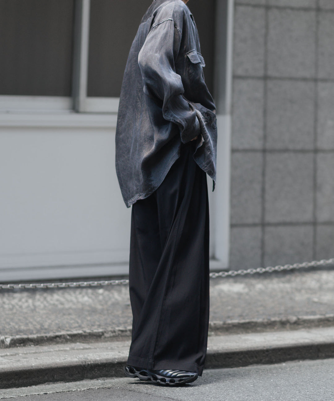 ANTHEM A-アンセムエーのSILKY VISCOSE 2TUCK FLARE EASY PANTSのBLACK 公式通販サイトsession福岡セレクトショップ