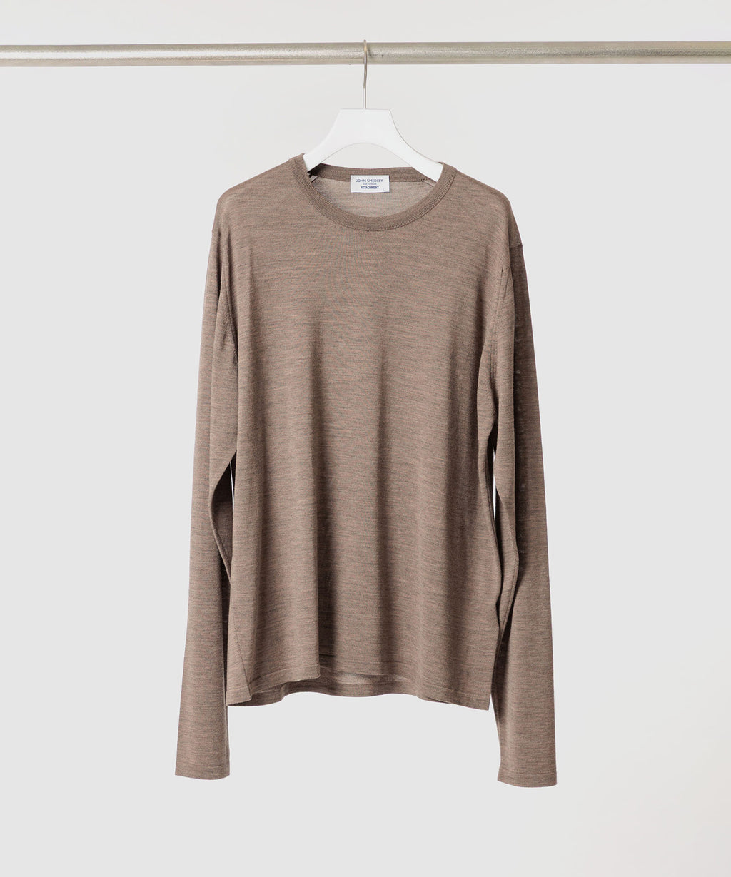 ATTACHMENT アタッチメントの× JOHN SMEDLEY MERINO EXTRAFINE WELTED CREW NECK L/S - D.CAMELの公式通販サイトsession福岡セレクトショップ