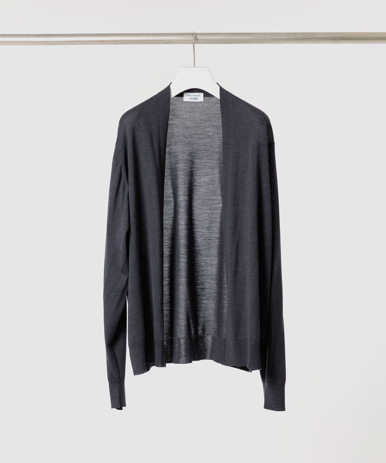 ATTACHMENT アタッチメント × JOHN SMEDLEYの× JOHN SMEDLEY MERINO EXTRAFINE BUTTONLESS V NECK CARDIGAN - D.NAVYの公式通販サイトsession福岡セレクトショップ
