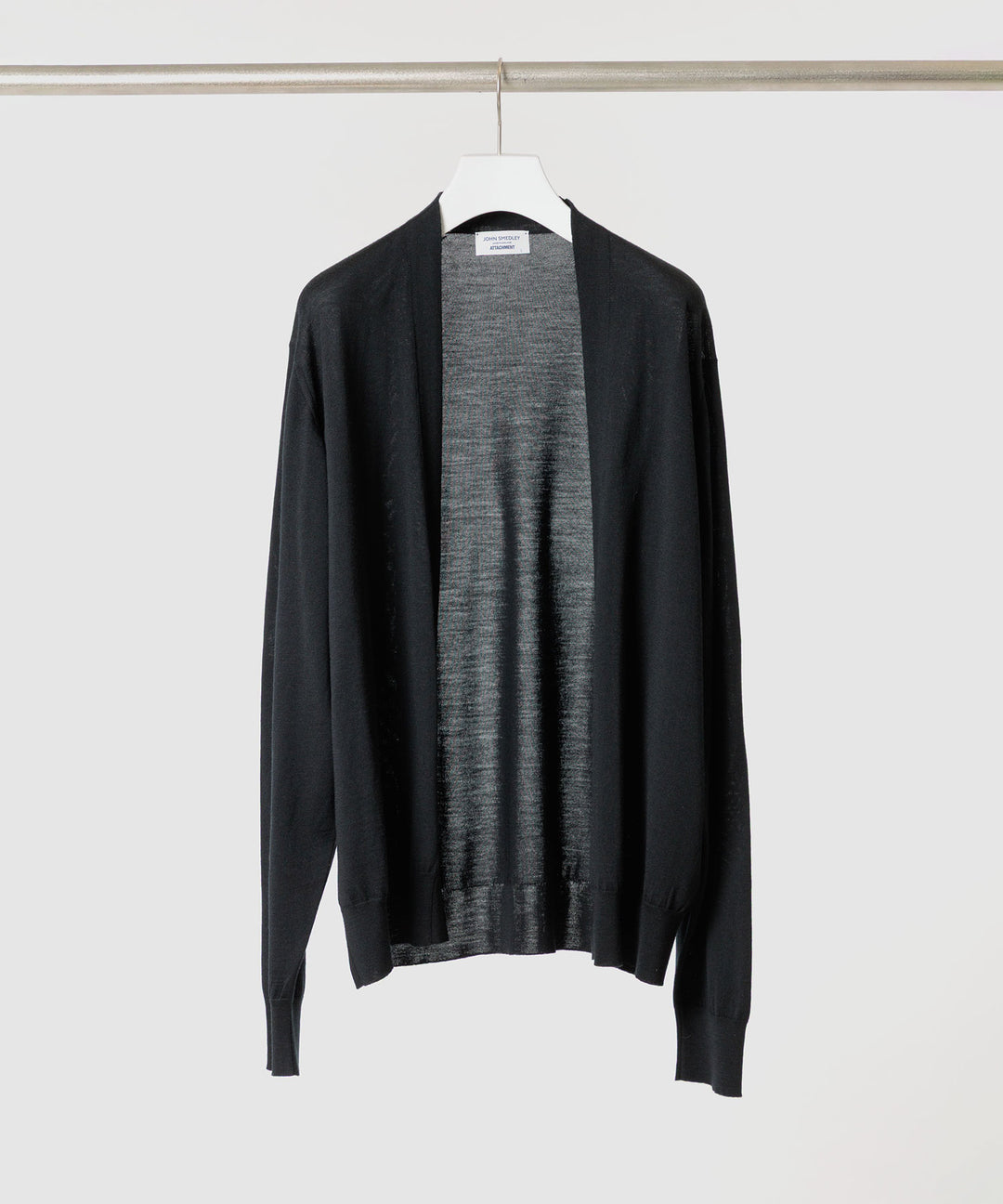 ATTACHMENT アタッチメント × JOHN SMEDLEYの× JOHN SMEDLEY MERINO EXTRAFINE BUTTONLESS V NECK CARDIGAN - BLACKの公式通販サイトsession福岡セレクトショップ