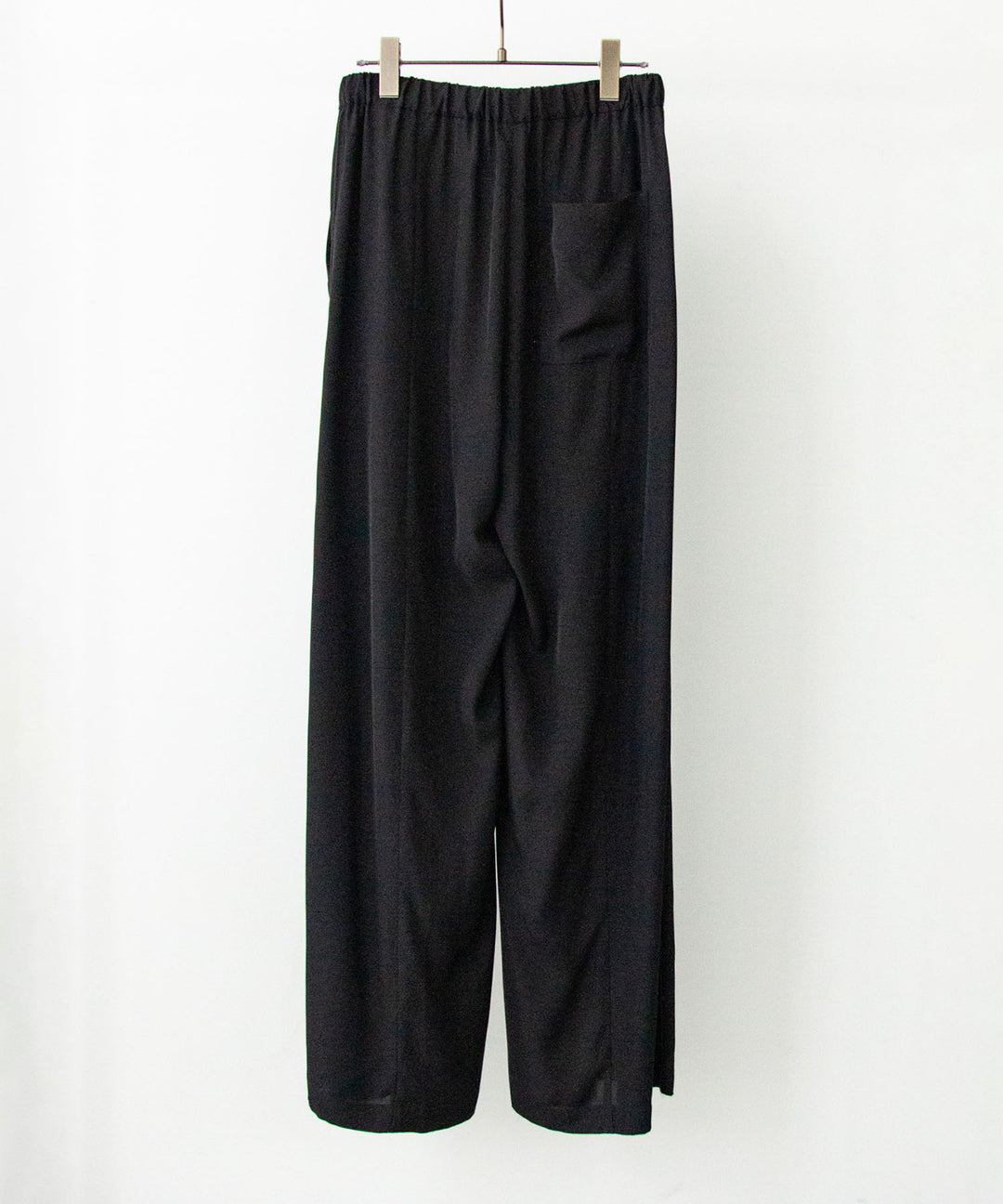 ANTHEM Aアンセムエー のSILKY VISCOSE 2TUCK FLARE EASY PANTS - BLACKの公式通販サイトsession福岡セレクトショップ
